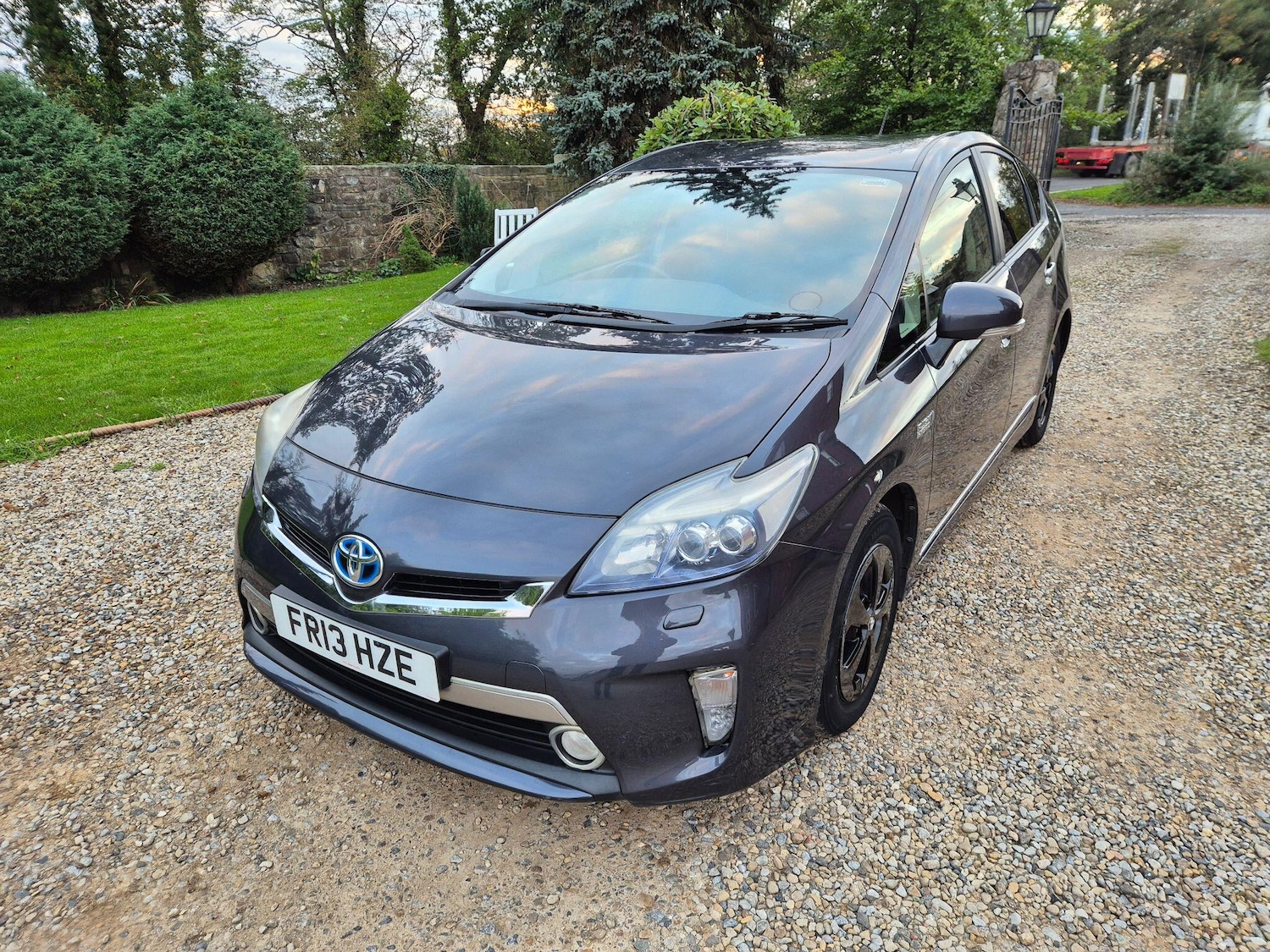 Used Toyota Prius 2013 for sale - 76294755: Photo 2