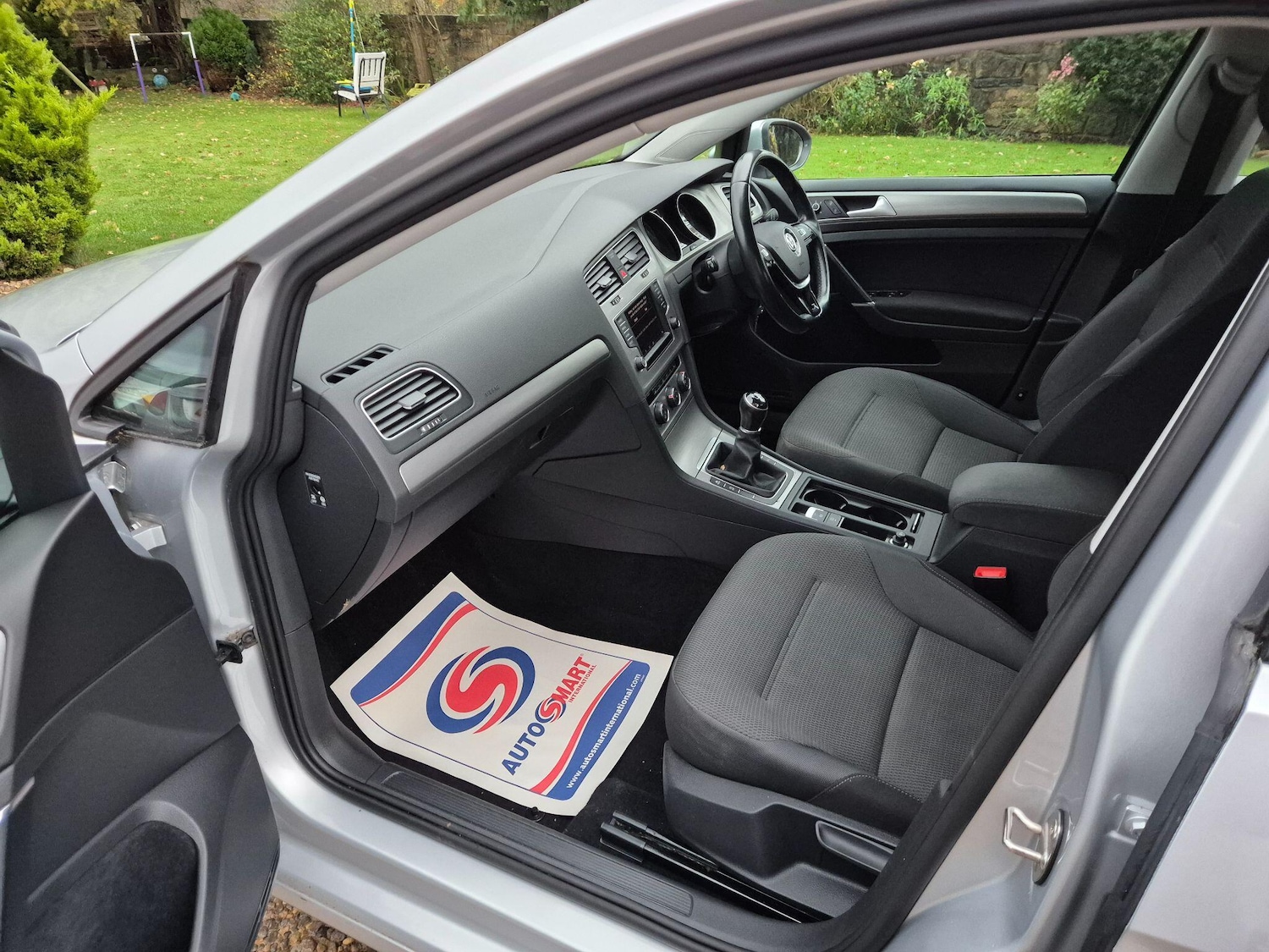 Used Volkswagen Golf 2017 for sale - 76772175: Photo 2