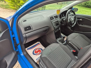 Used Volkswagen Polo 2015 for sale - 79316022: Photo
