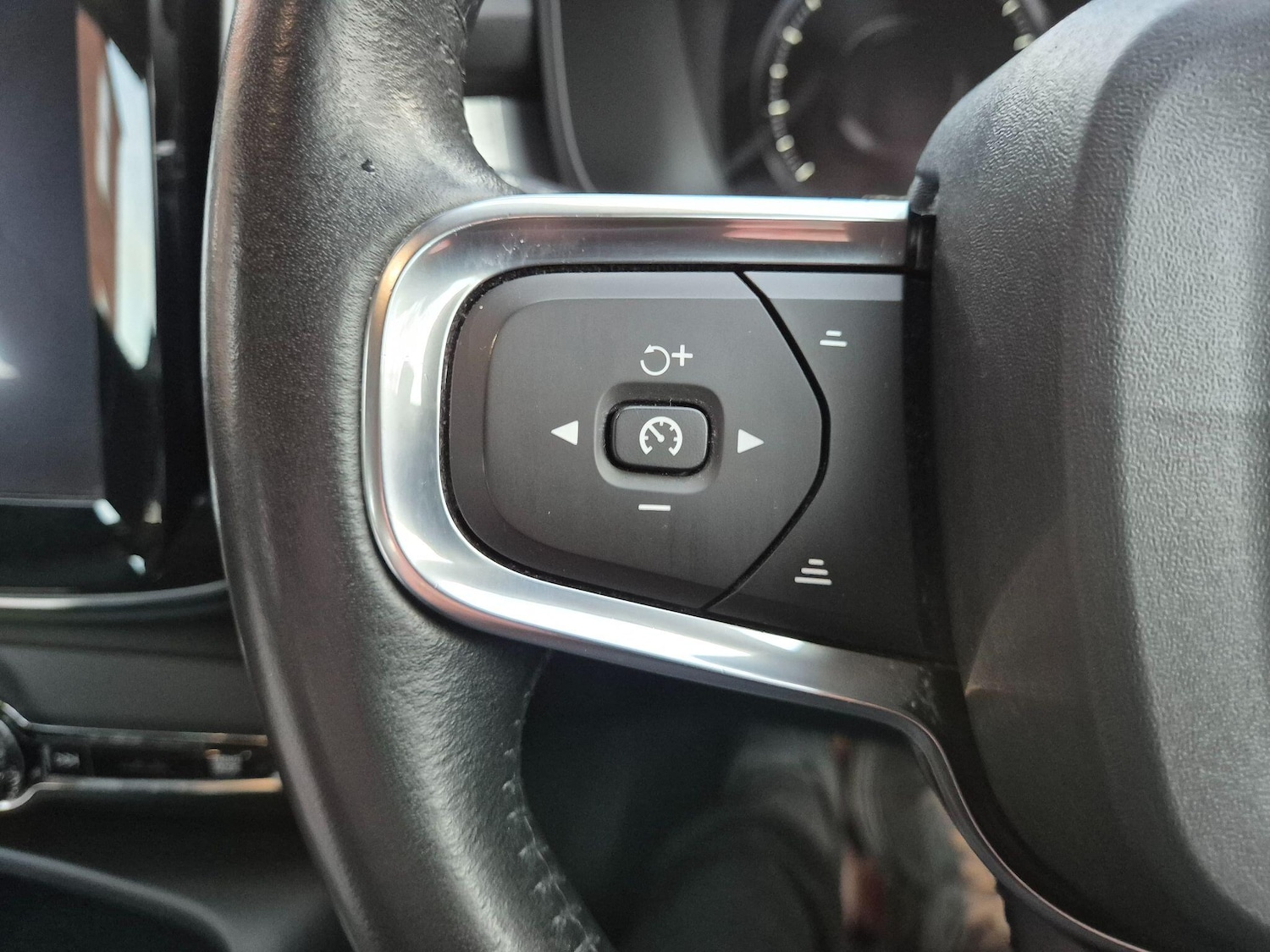 Used Volvo XC40 2018 for sale - 78184643: Photo 24