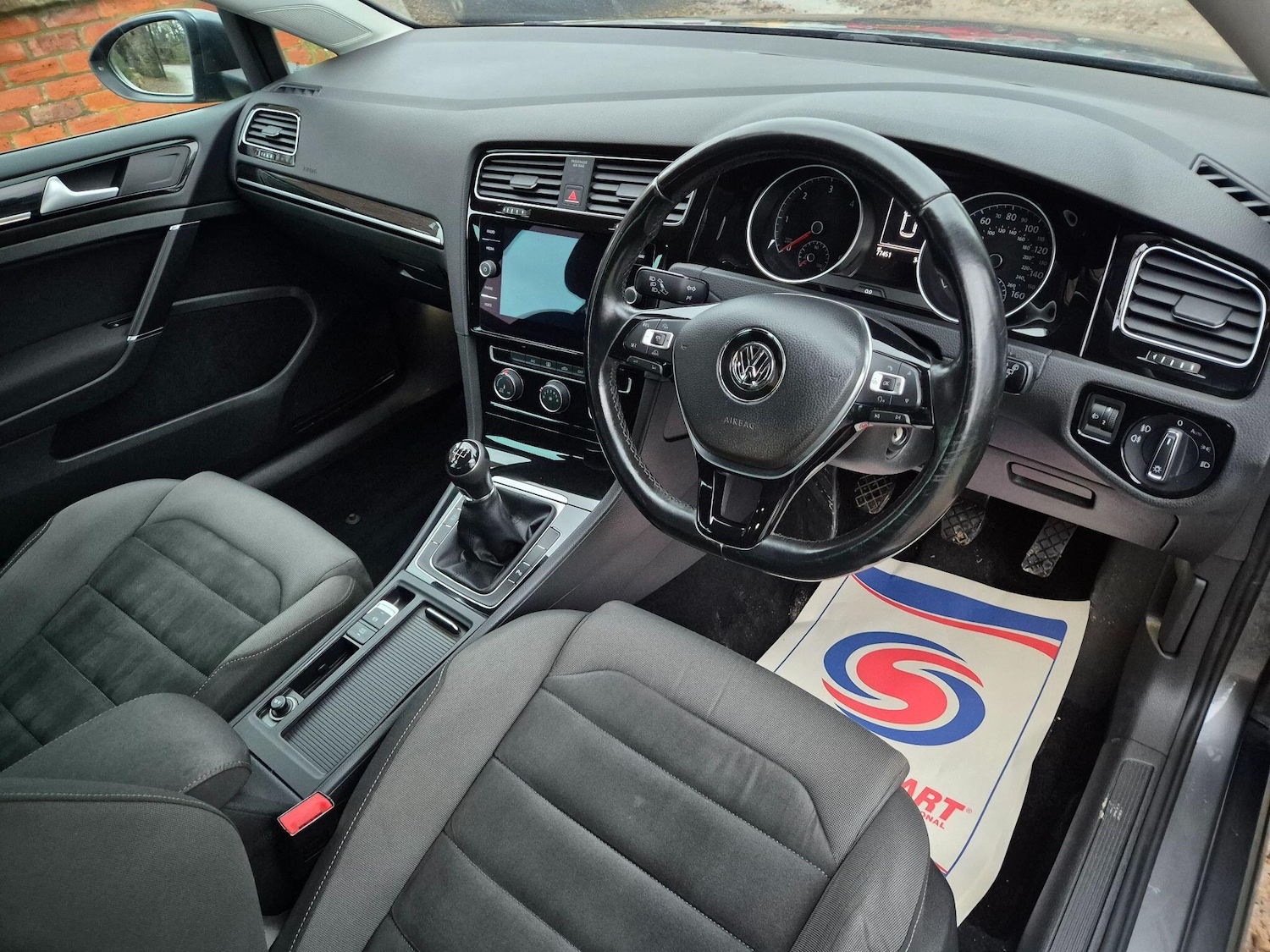 Used Volkswagen Golf 2017 for sale - 76771838: Photo 2