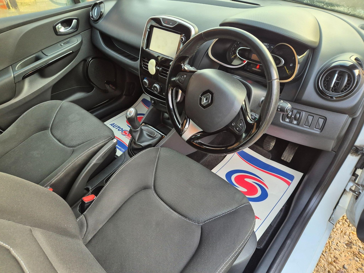 Used Renault Clio 2016 for sale - 76499225: Photo 11