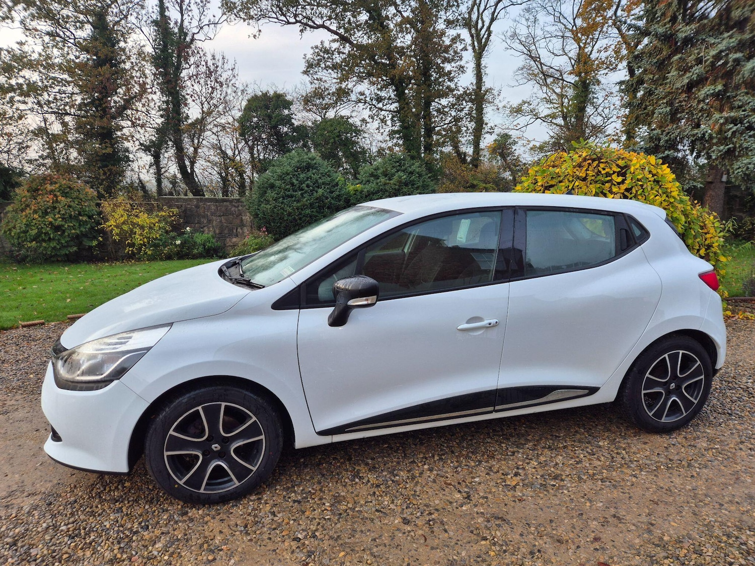 Used Renault Clio 2016 for sale - 76499225: Photo 2
