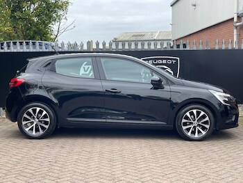 Used Renault Clio 2021 for sale - 76314509: Photo 2