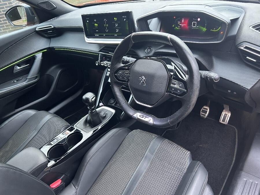 Used Peugeot 2008 2021 for sale - 76360221: Photo 8