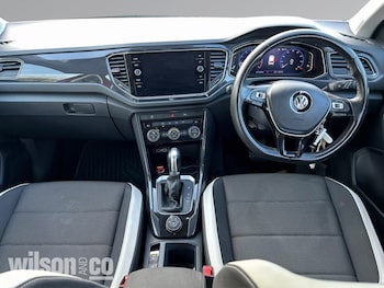 Used Volkswagen T-Roc 2018 for sale - 77344570: Photo