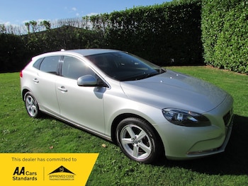 Used Volvo V40 2014 for sale - 75692249: Photo