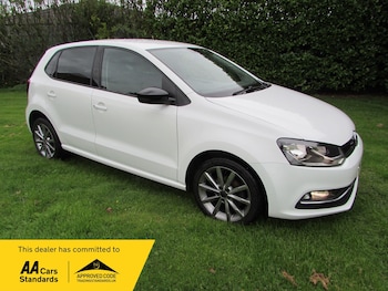 Used Volkswagen Polo 2015 for sale - 76102546: Photo
