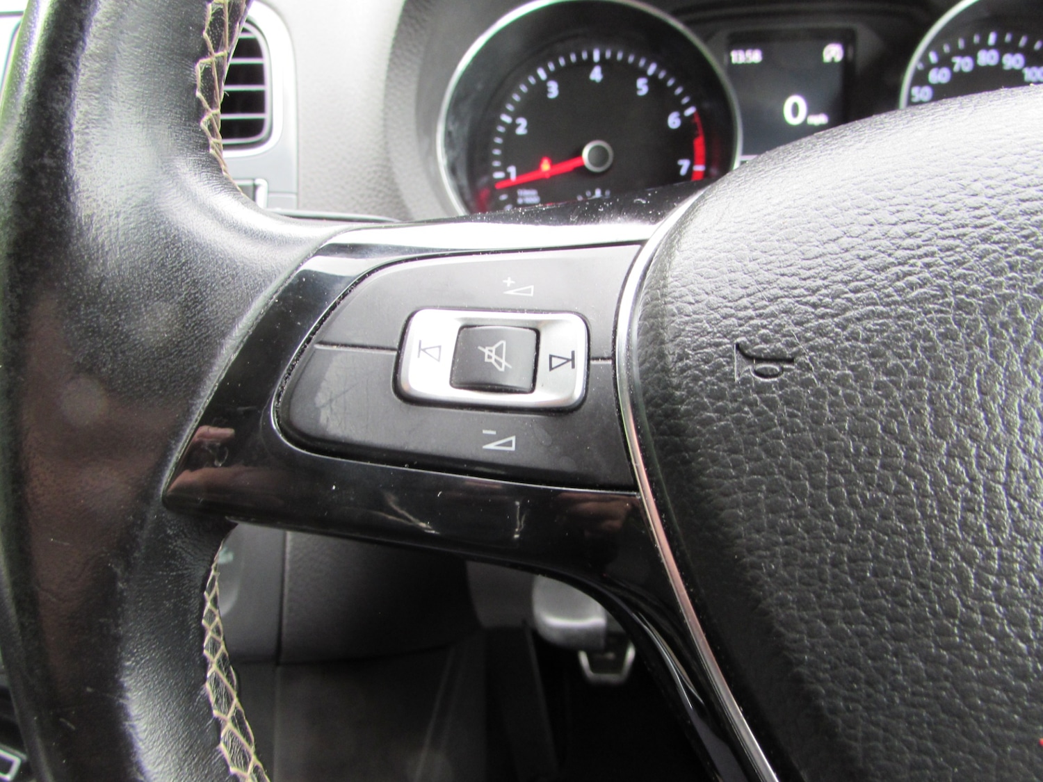 Used Volkswagen Polo 2015 for sale - 76102546: Photo 32