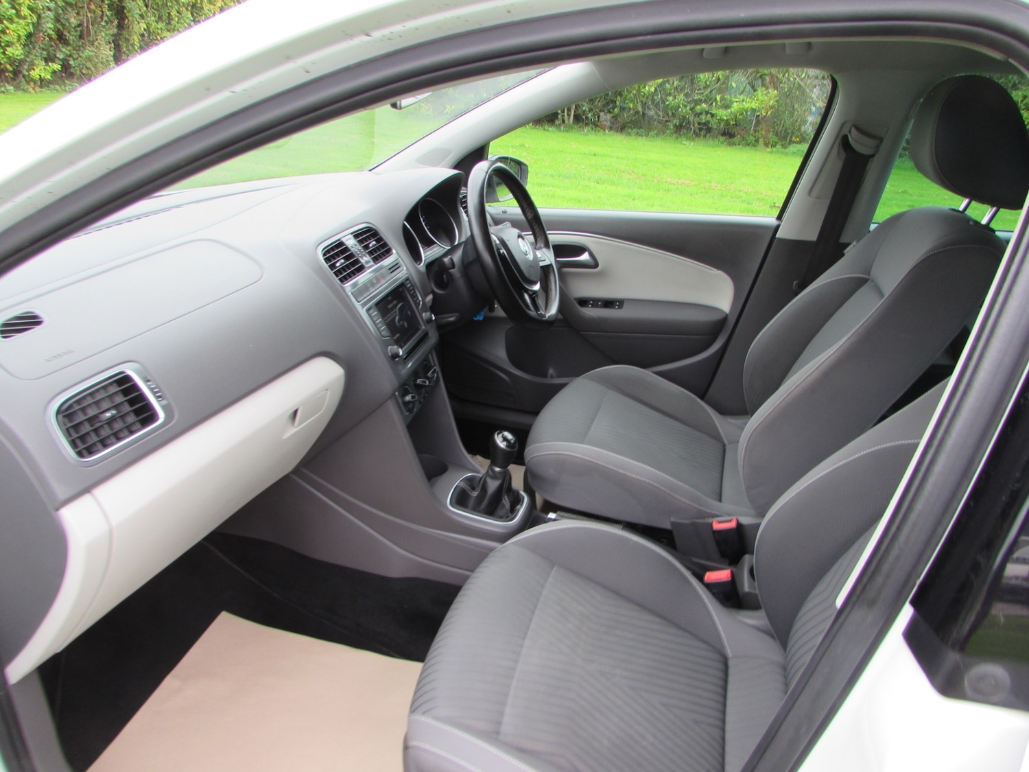 Used Volkswagen Polo 2015 for sale - 76102546: Photo 43
