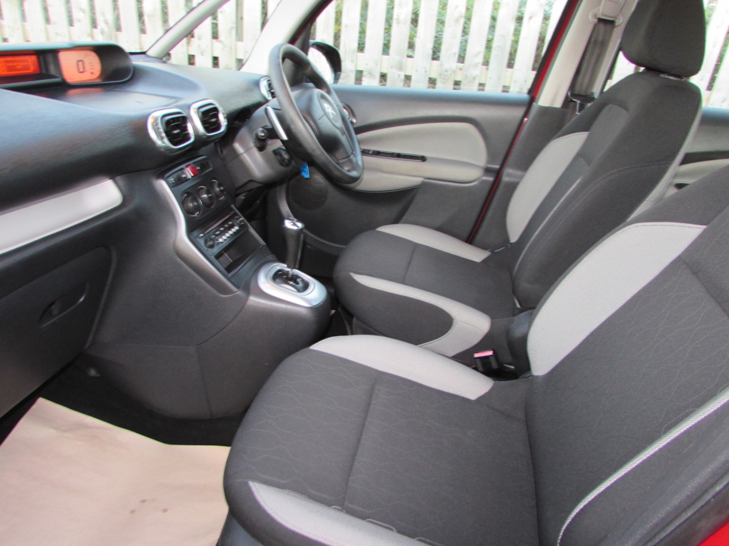 Used Citroen C3 Picasso 2013 for sale - 76641201: Photo 3