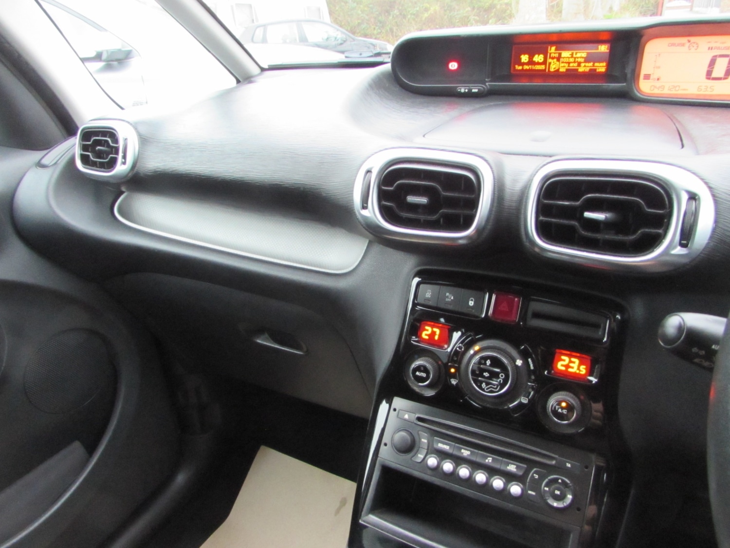 Used Citroen C3 Picasso 2013 for sale - 76466592: Photo 31