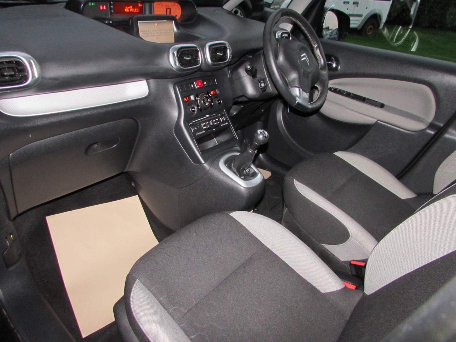 Used Citroen C3 Picasso 2011 for sale - 76494150: Photo 5