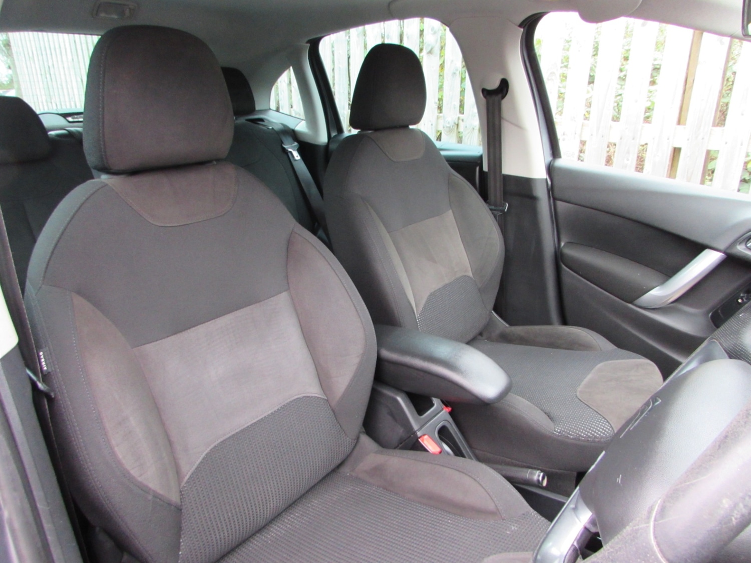 Used Citroen C3 2011 for sale - 76613582: Photo 2