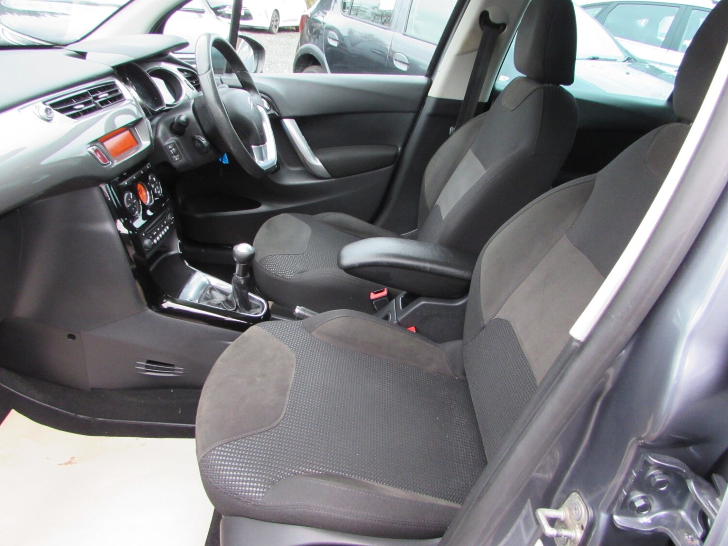 Used Citroen C3 2011 for sale - 76613582: Photo 24