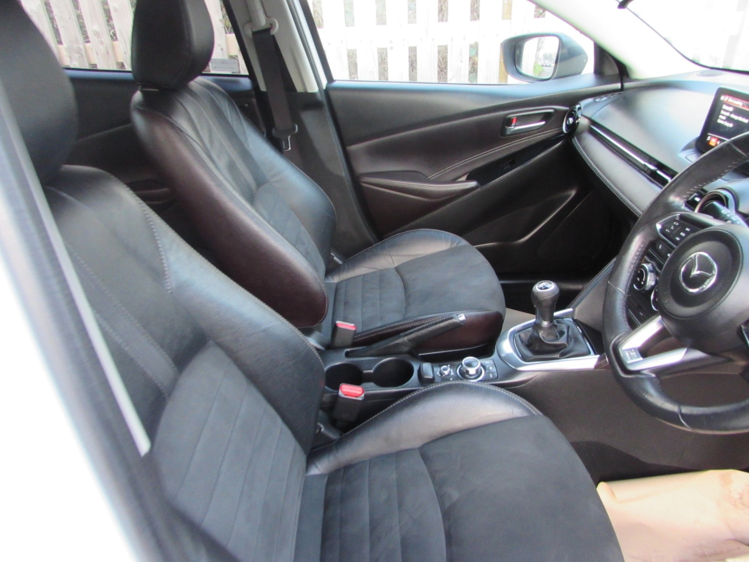 Used Mazda Mazda2 2017 for sale - 77025317: Photo 2