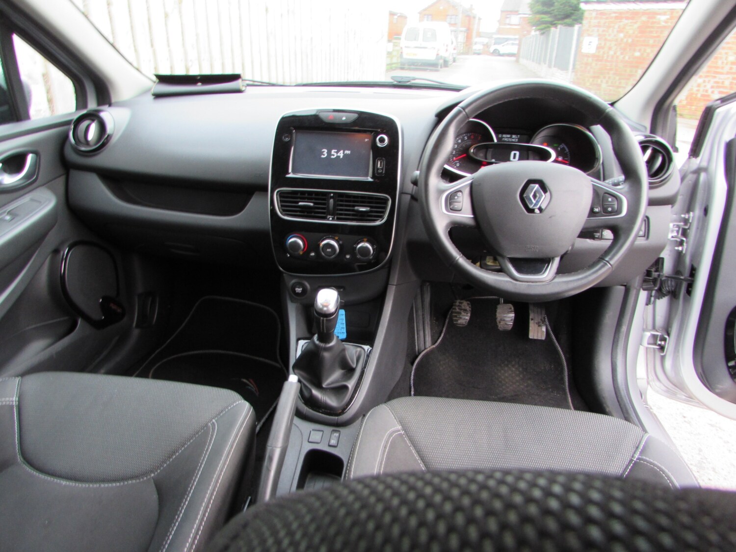 Used Renault Clio 2017 for sale - 77873708: Photo 11