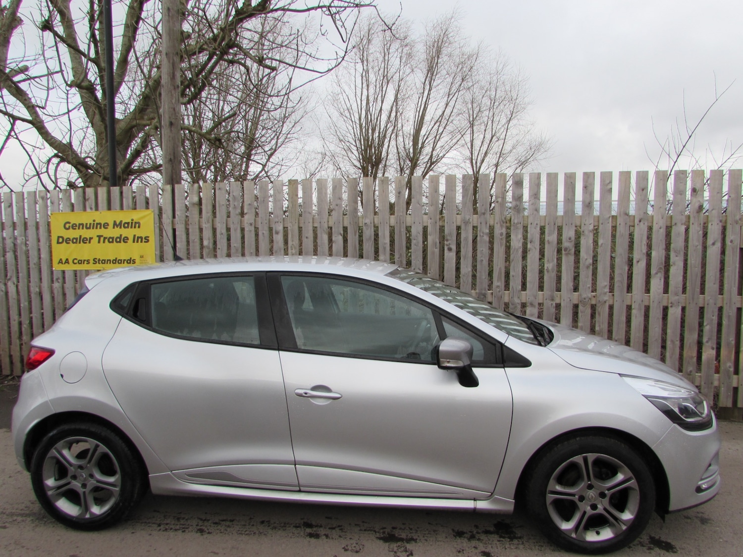Used Renault Clio 2017 for sale - 77873708: Photo 2