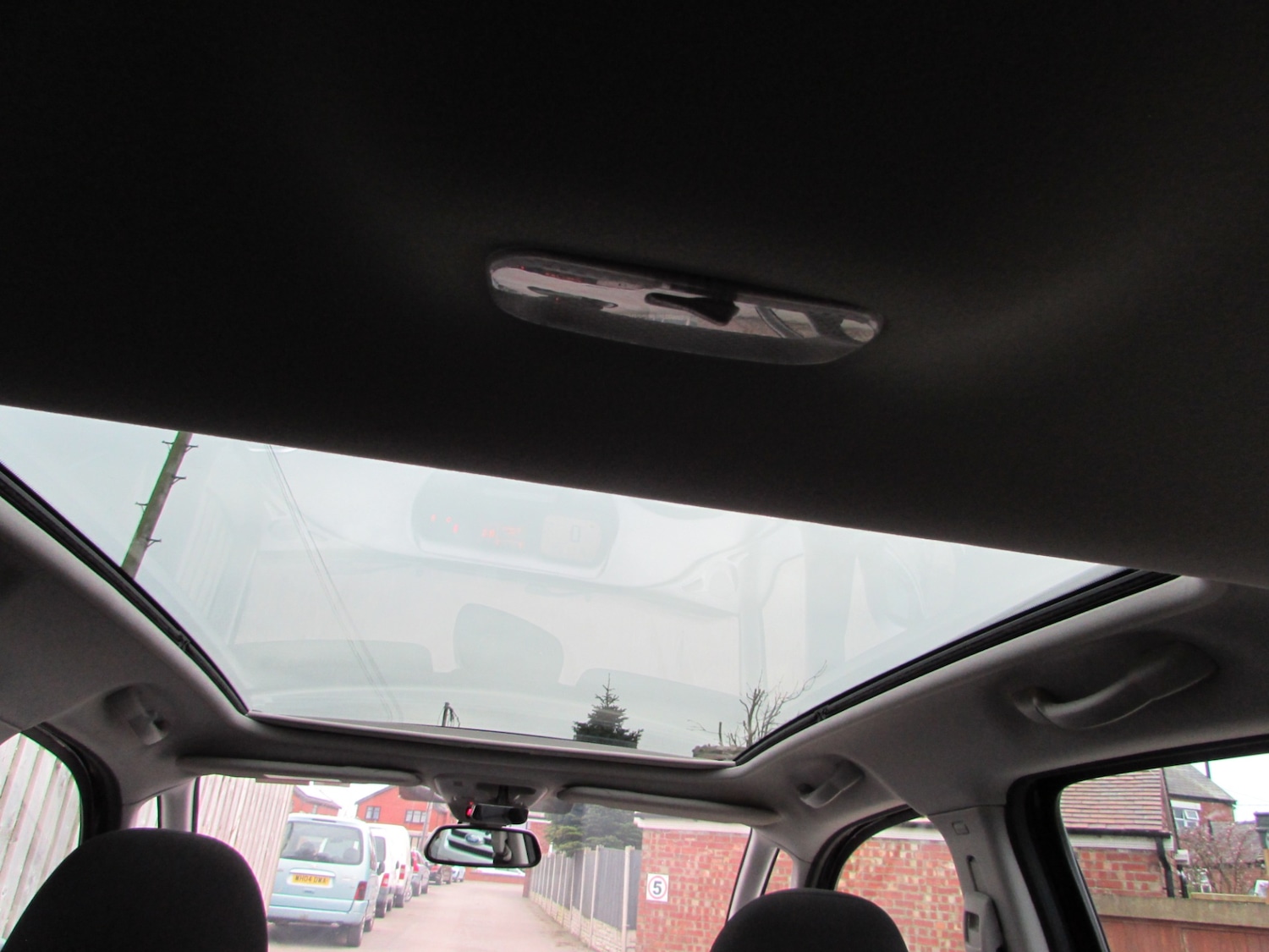 Used Citroen C3 Picasso 2017 for sale - 77077831: Photo 3