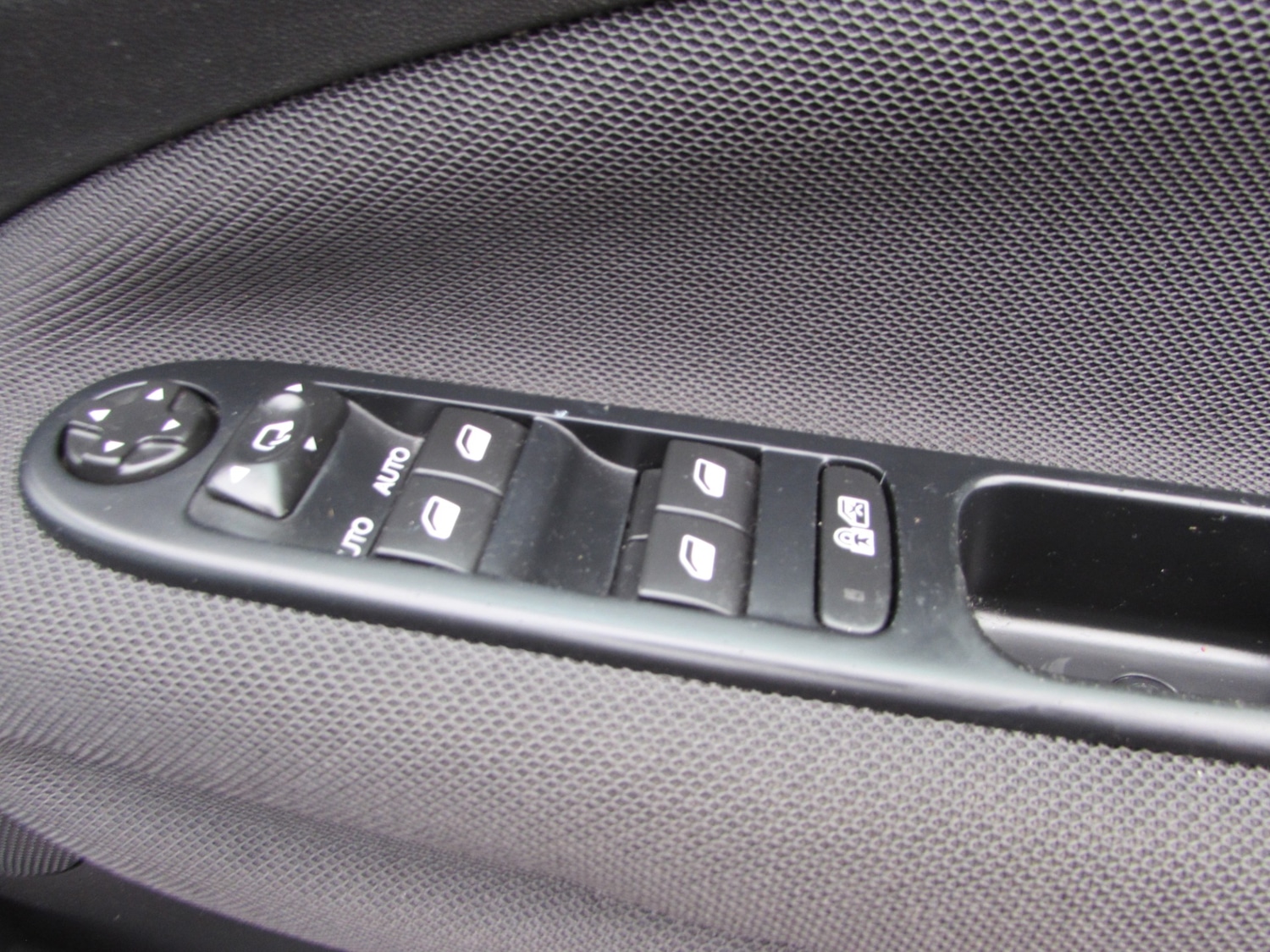 Used Citroen C3 Picasso 2017 for sale - 77077831: Photo 43