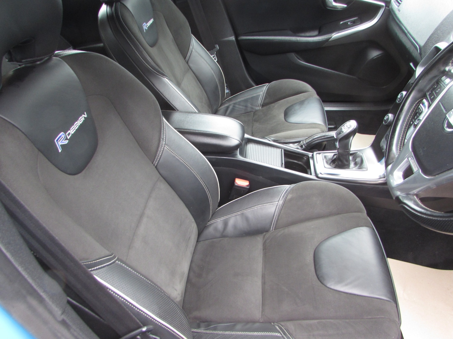 Used Volvo V40 2013 for sale - 78178325: Photo 2