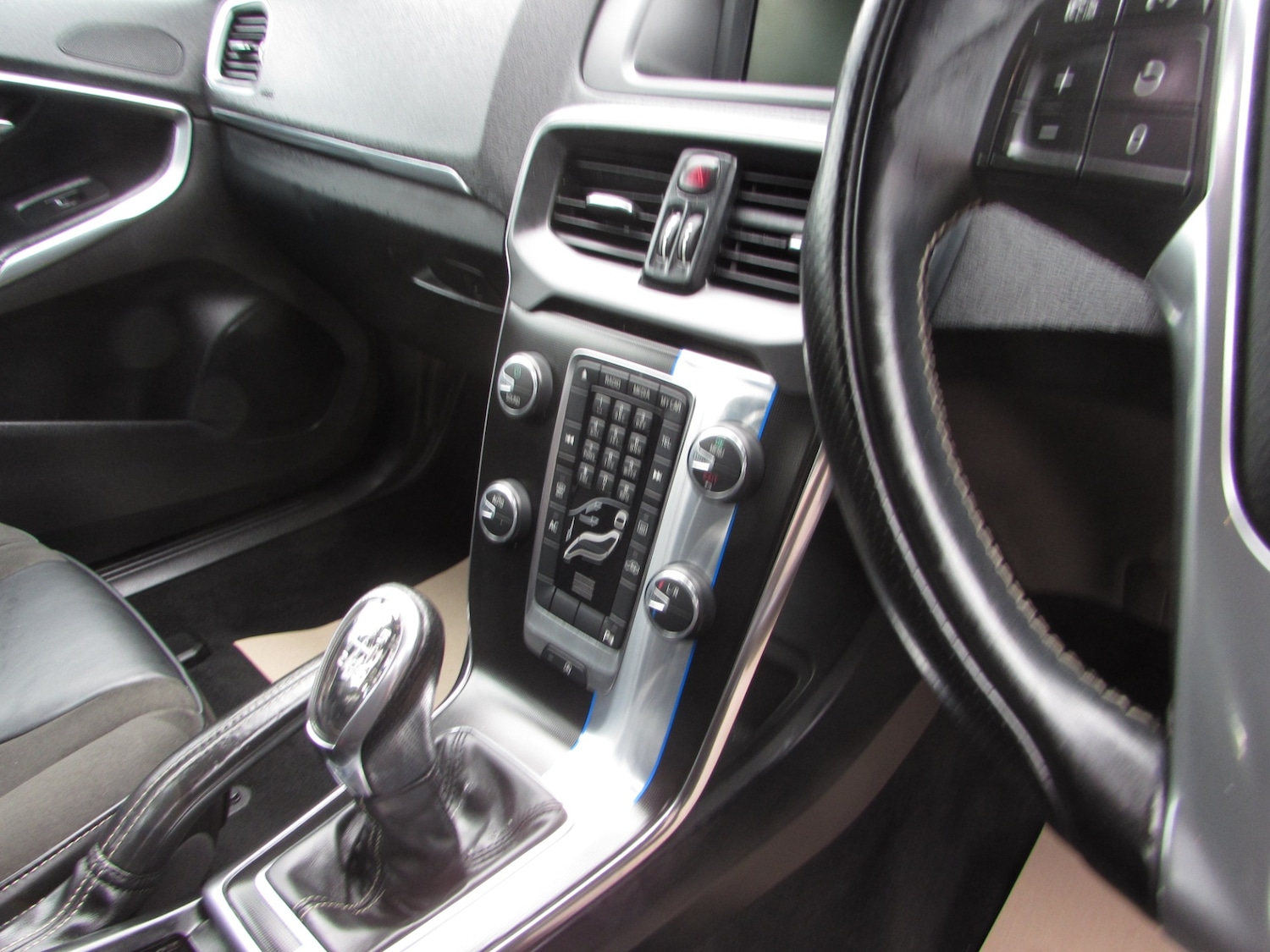 Used Volvo V40 2013 for sale - 78178325: Photo 9