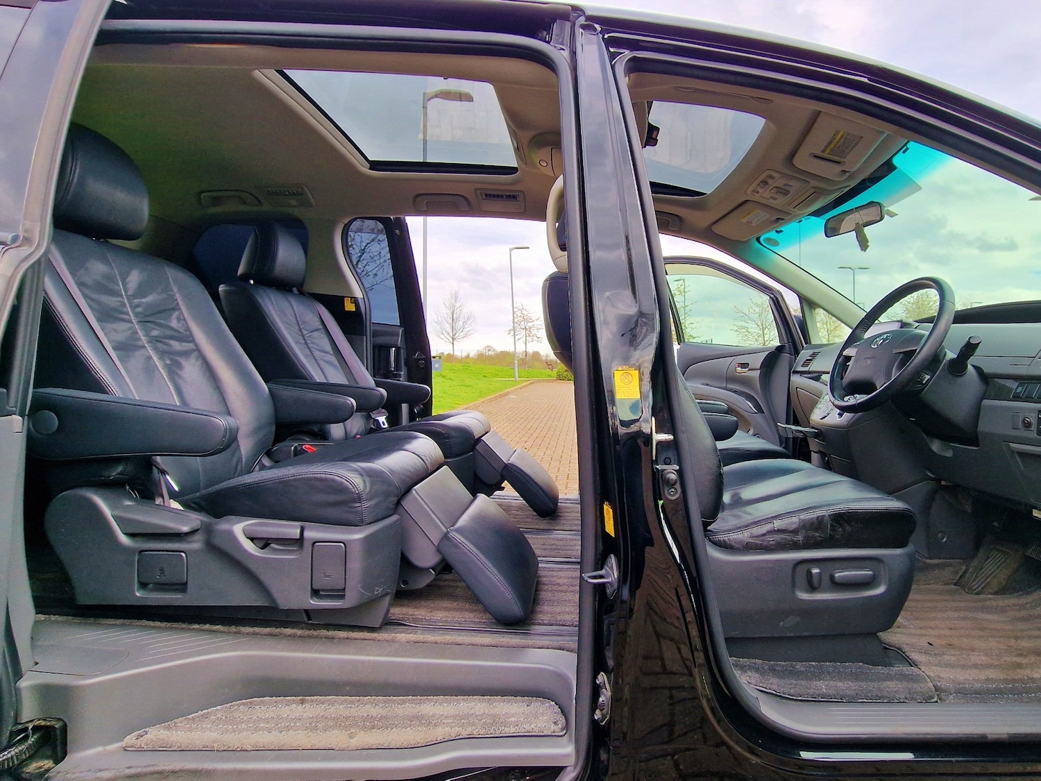 Used Toyota Estima 2012 for sale - 76857000: Photo 11