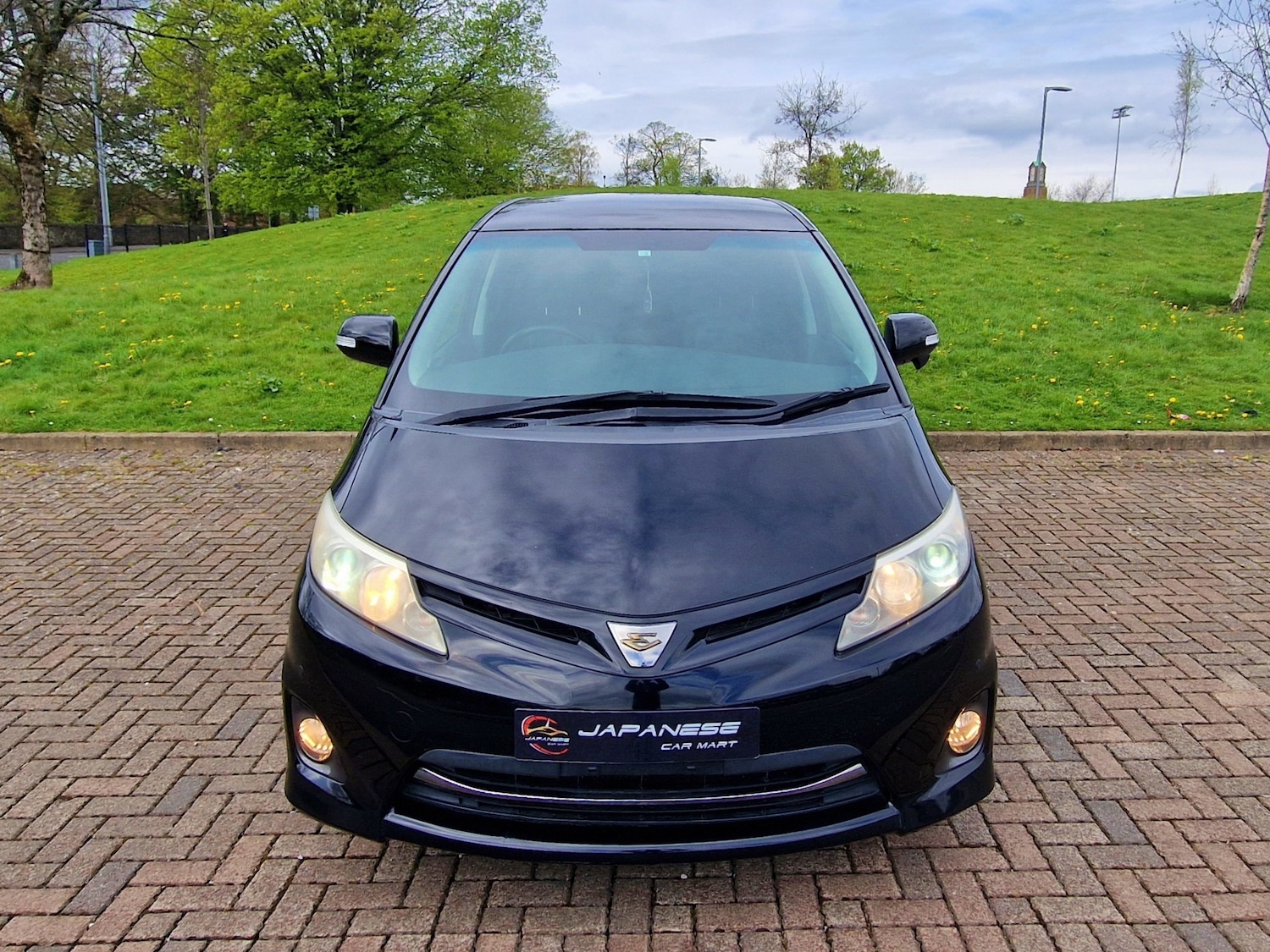 Used Toyota Estima 2012 for sale - 76857000: Photo 2