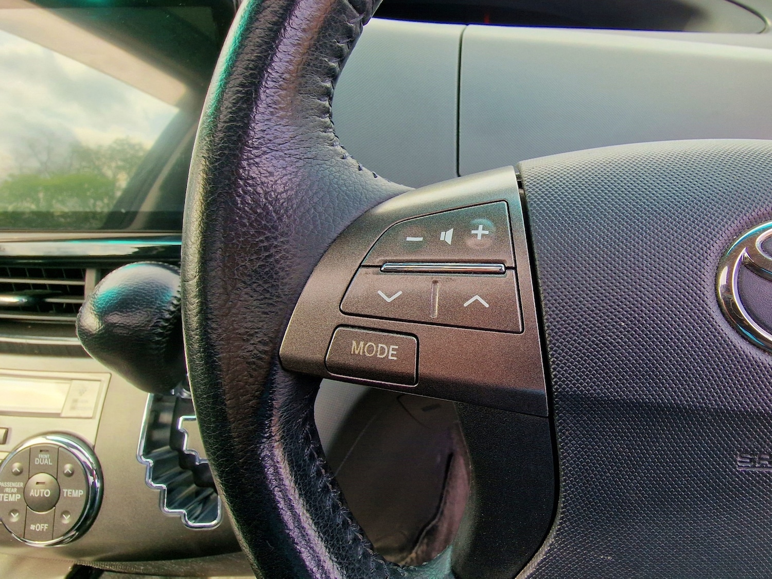 Used Toyota Estima 2012 for sale - 76857000: Photo 25