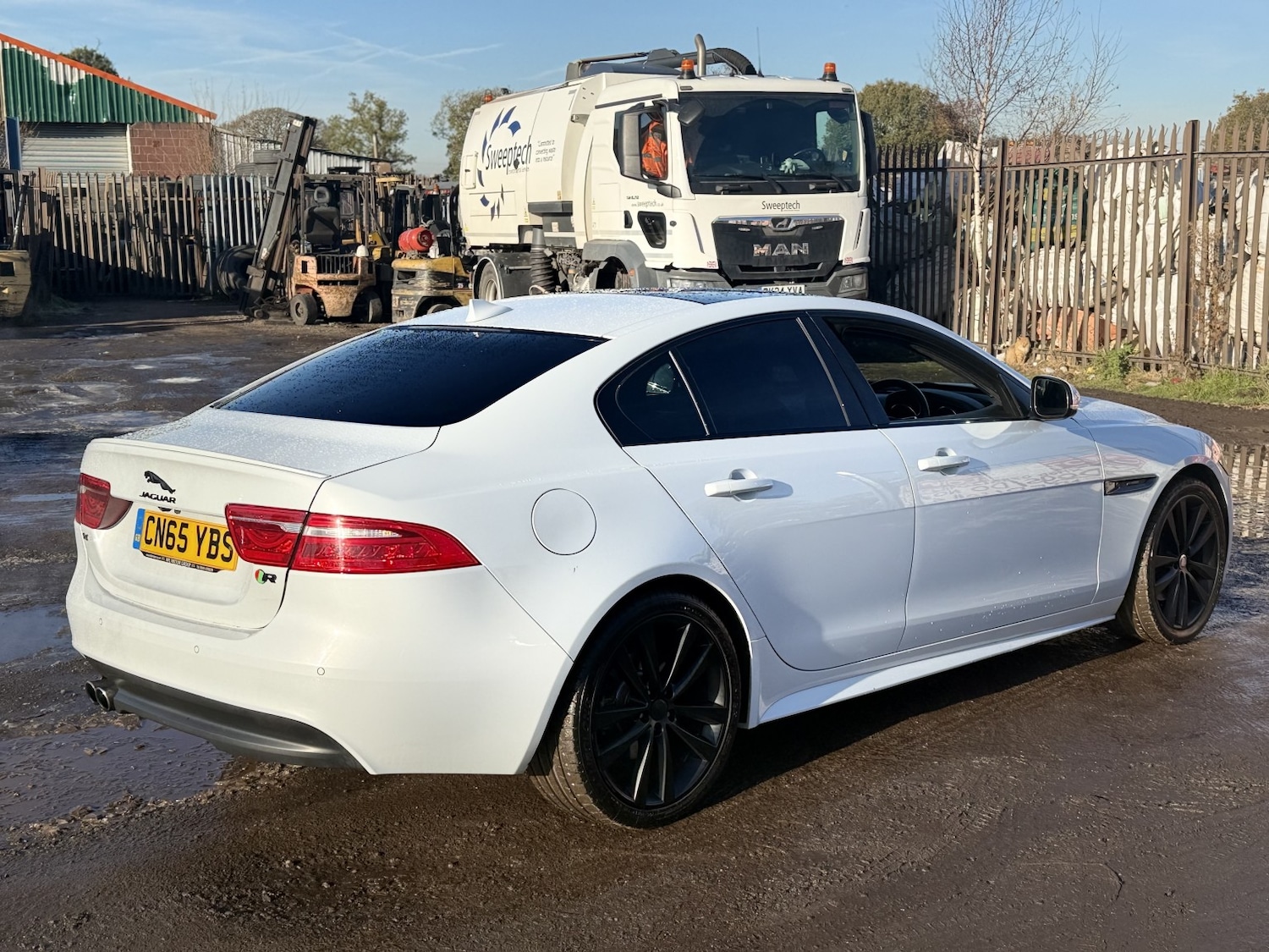Used Jaguar XE 2015 for sale - 77639172: Photo 3
