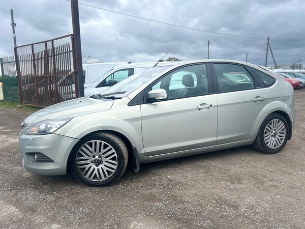 Used Ford Focus 2010 for sale - 73928564: Photo 2