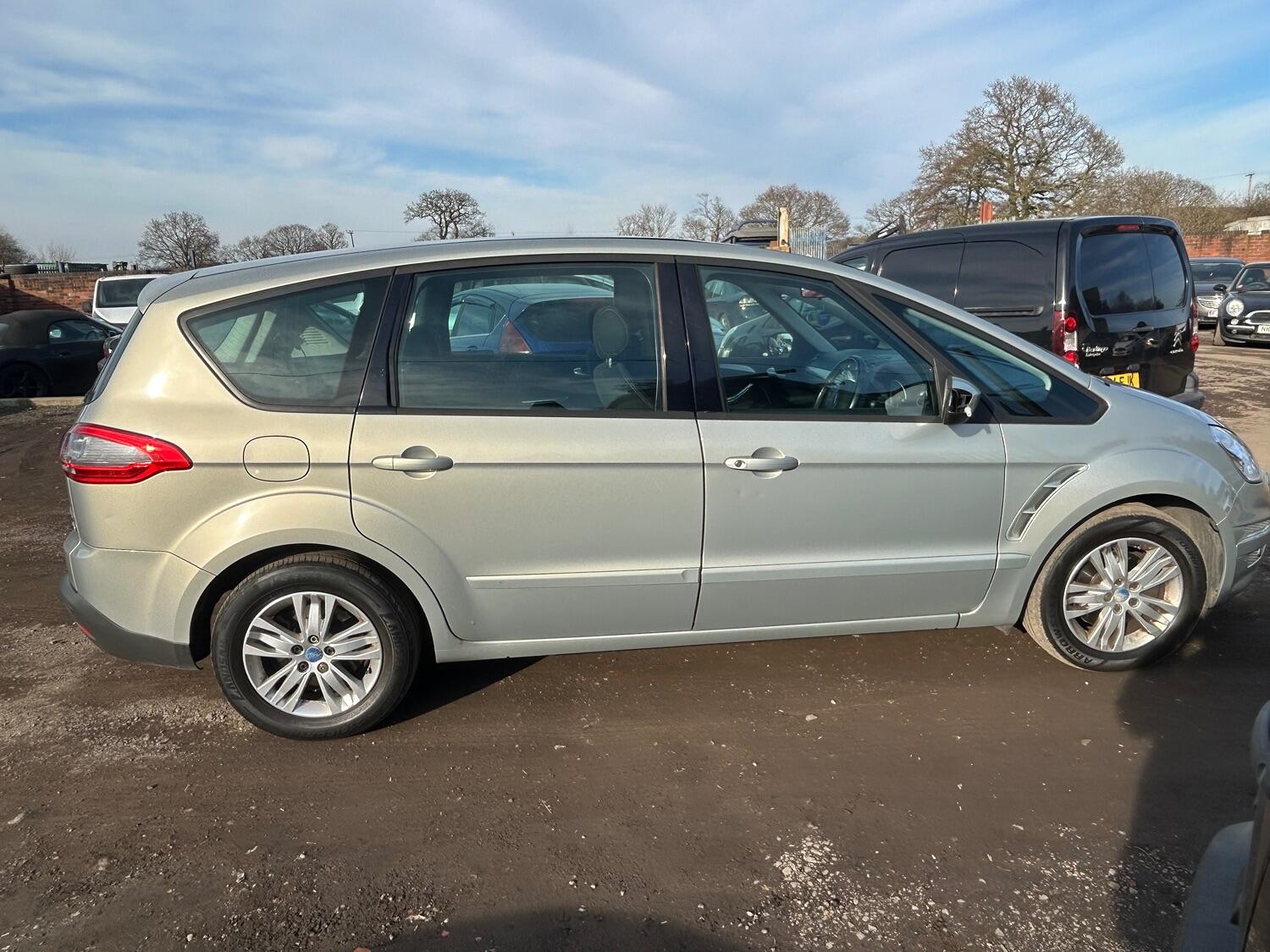 Used Ford S-Max 2010 for sale - 76793486: Photo 4
