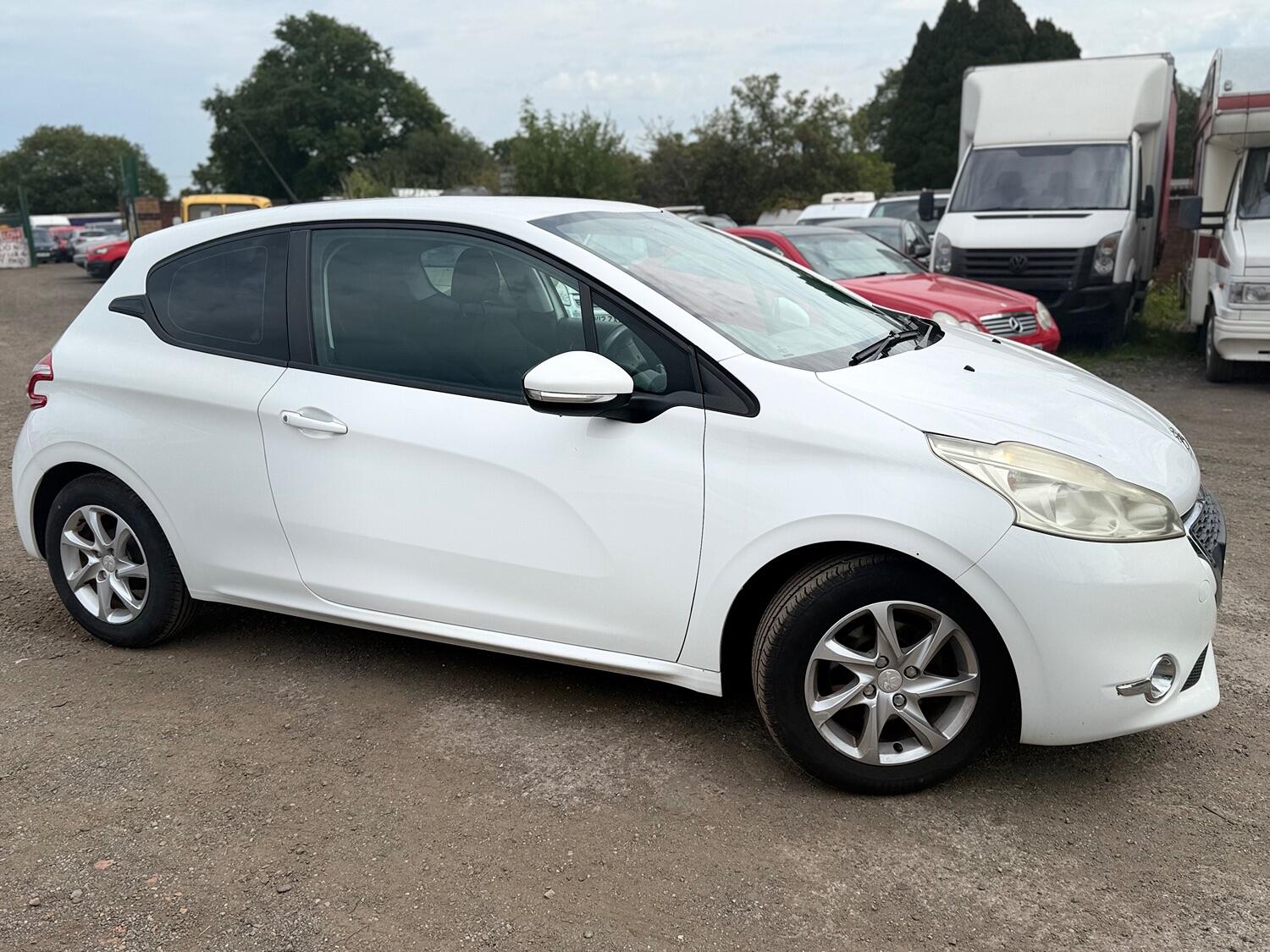 Used Peugeot 208 2012 for sale - 77639168: Photo 2