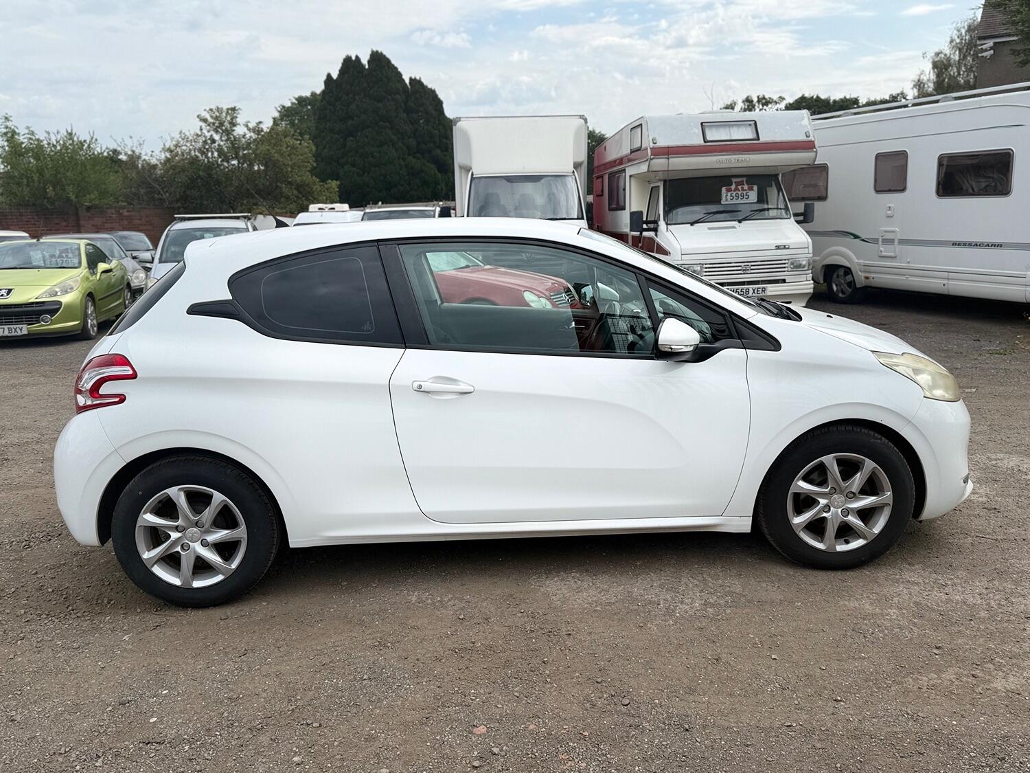 Used Peugeot 208 2012 for sale - 77639168: Photo 3