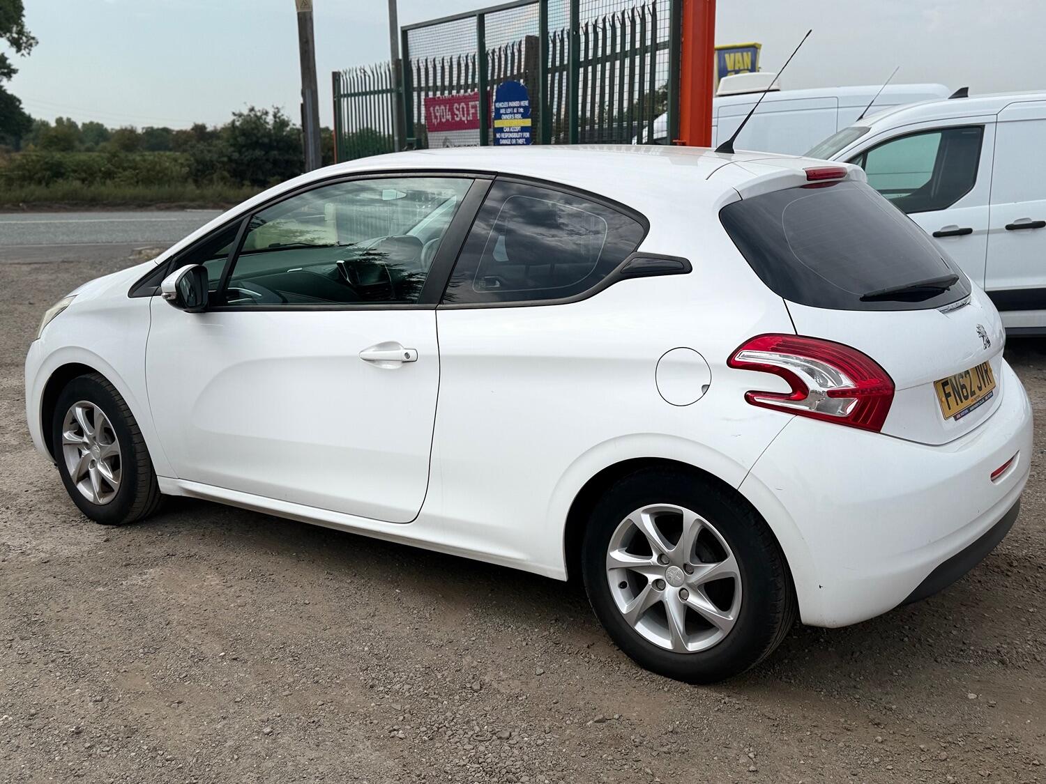 Used Peugeot 208 2012 for sale - 77639168: Photo 6