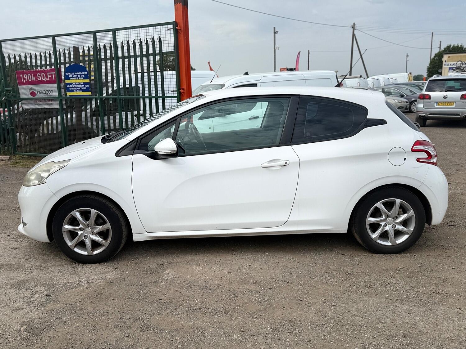 Used Peugeot 208 2012 for sale - 77639168: Photo 7