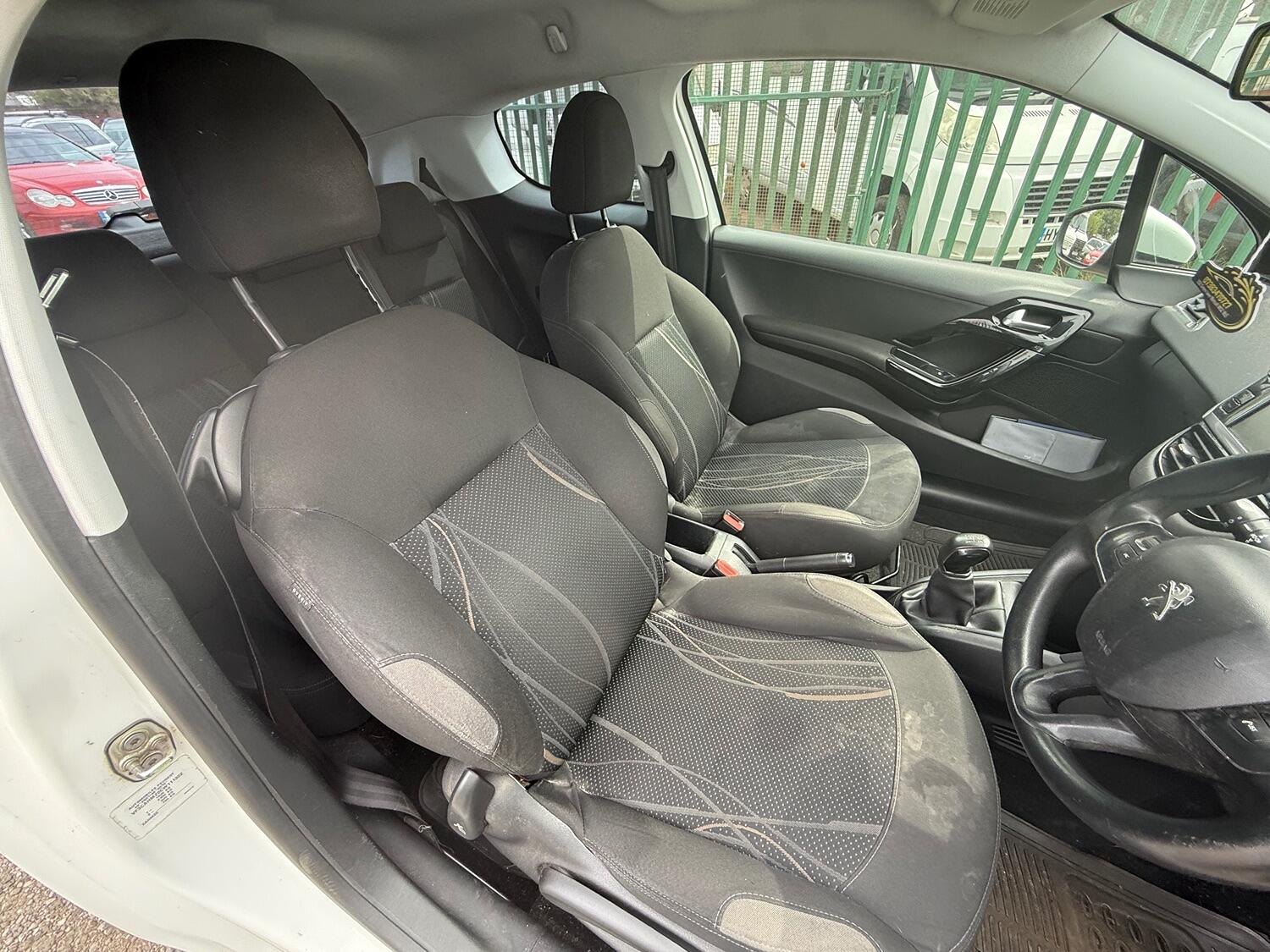 Used Peugeot 208 2012 for sale - 77639168: Photo 8