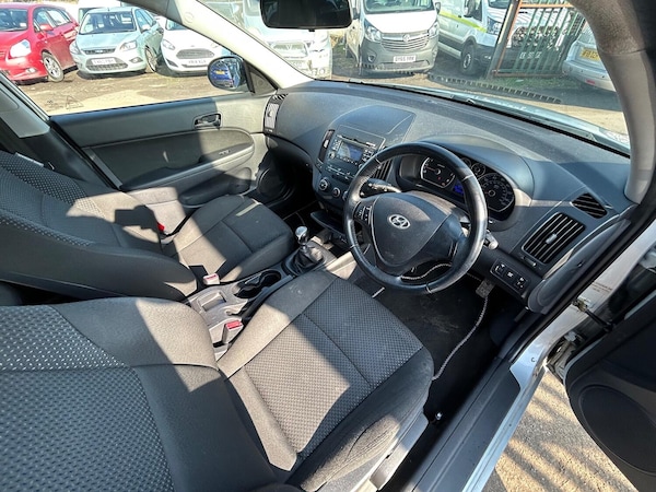 Used Hyundai i30 2010 for sale - 74133150: Photo 13