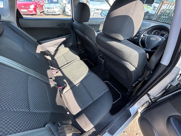 Used Hyundai i30 2010 for sale - 74133150: Photo 9