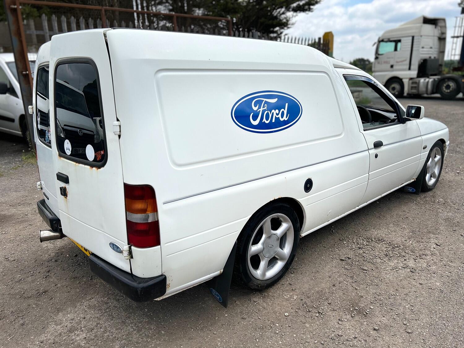 Used Ford Escort 2000 for sale - 77478111: Photo 3