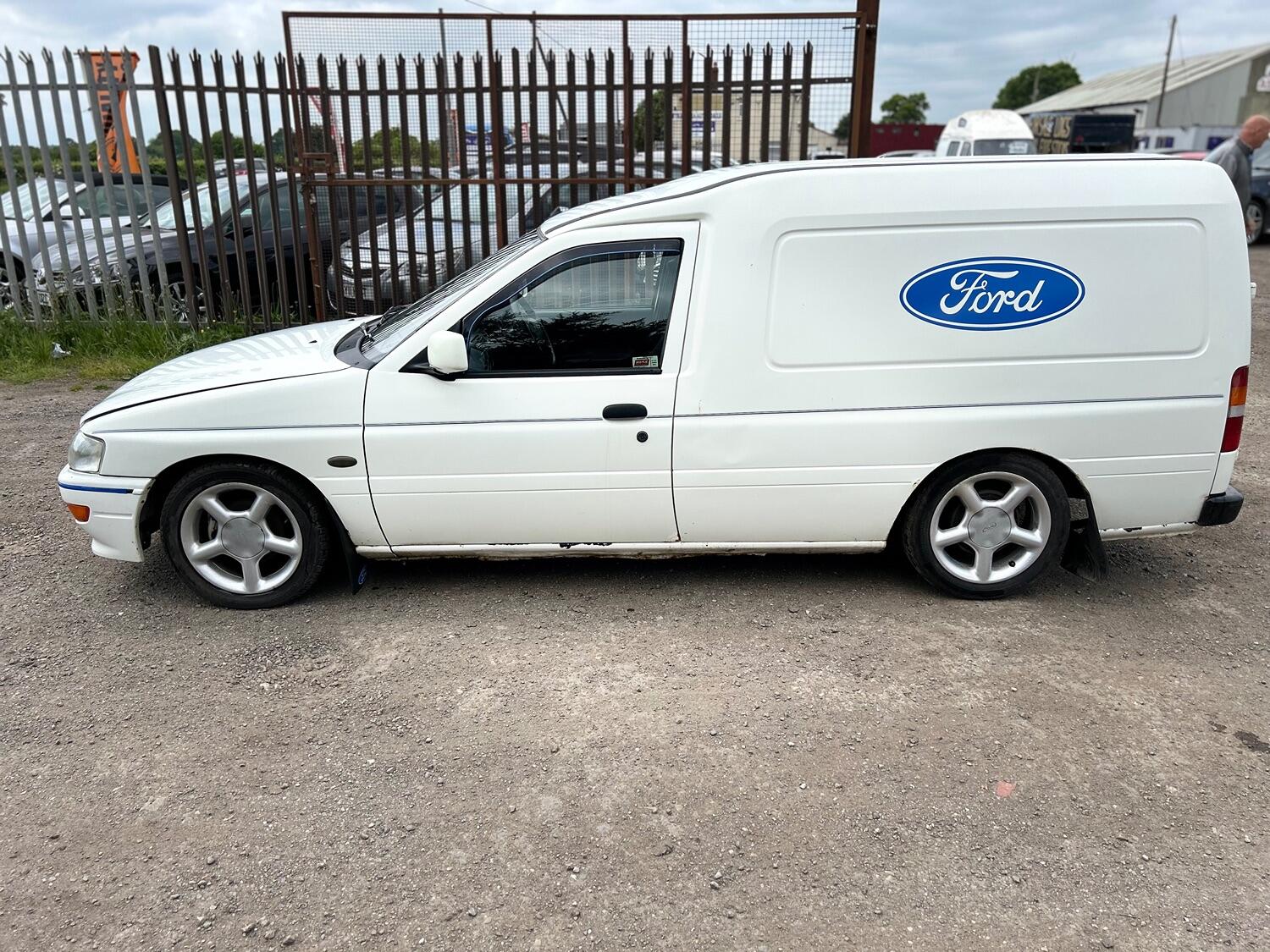 Used Ford Escort 2000 for sale - 77478111: Photo 8