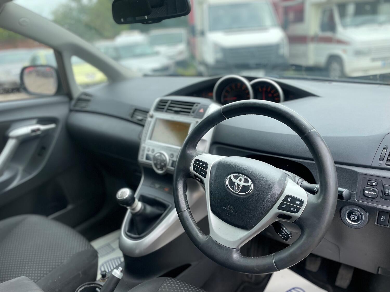 Used Toyota Verso 2011 for sale - 77639219: Photo 8