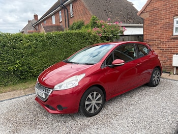 Used Peugeot 208 2013 for sale - 78897777: Photo