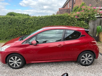 Used Peugeot 208 2013 for sale - 78897777: Photo