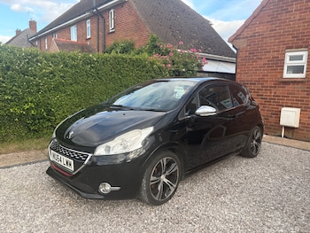 Used Peugeot 208 2014 for sale - 78897802: Photo
