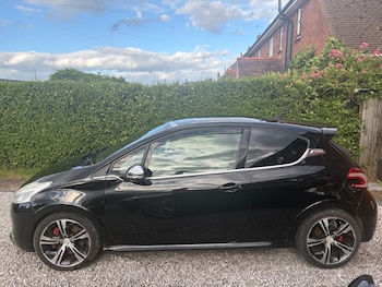 Used Peugeot 208 2014 for sale - 78897802: Photo