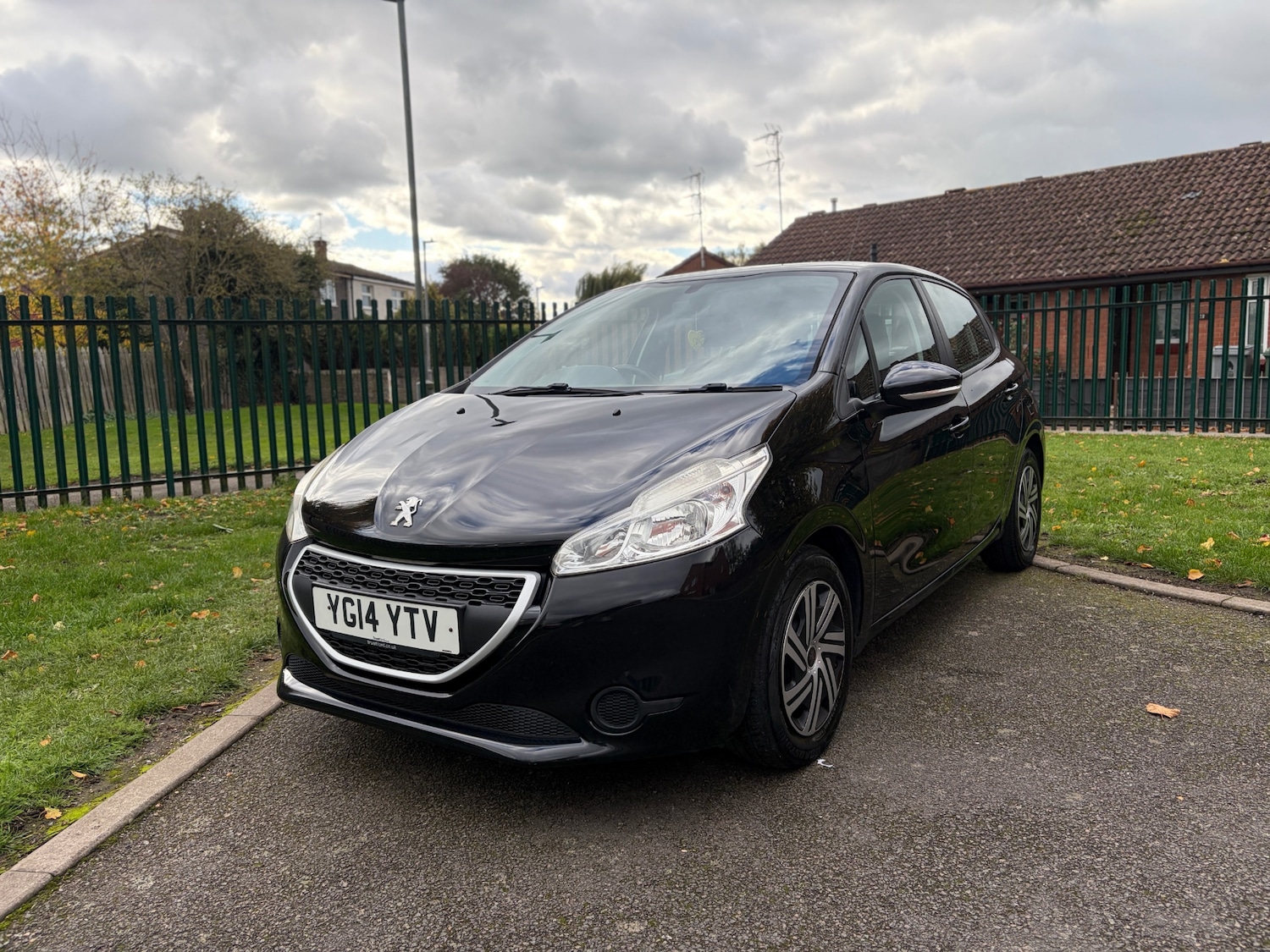 Used Peugeot 208 2014 for sale - 77990335: Photo 1