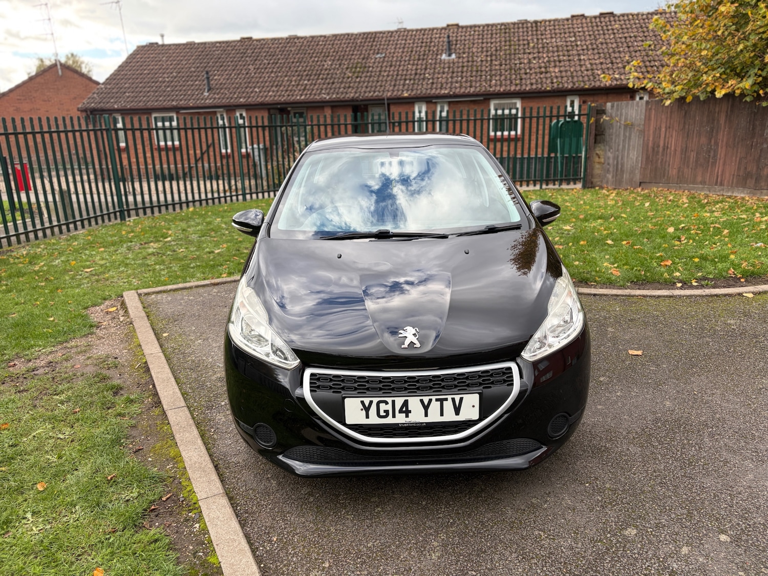 Used Peugeot 208 2014 for sale - 77990335: Photo 2
