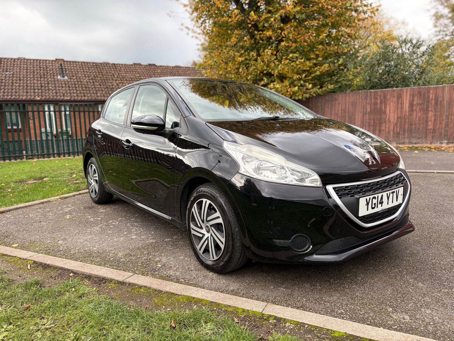 Used Peugeot 208 2014 for sale - 77990335: Photo 3