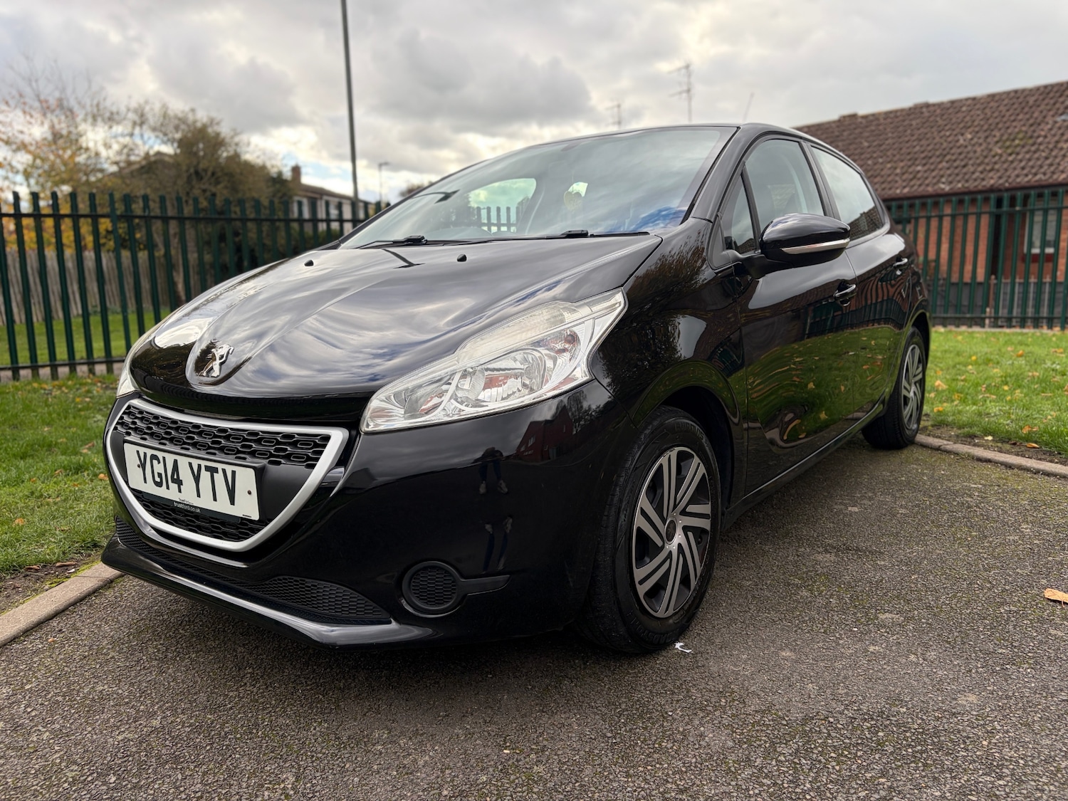 Used Peugeot 208 2014 for sale - 77990335: Photo 9